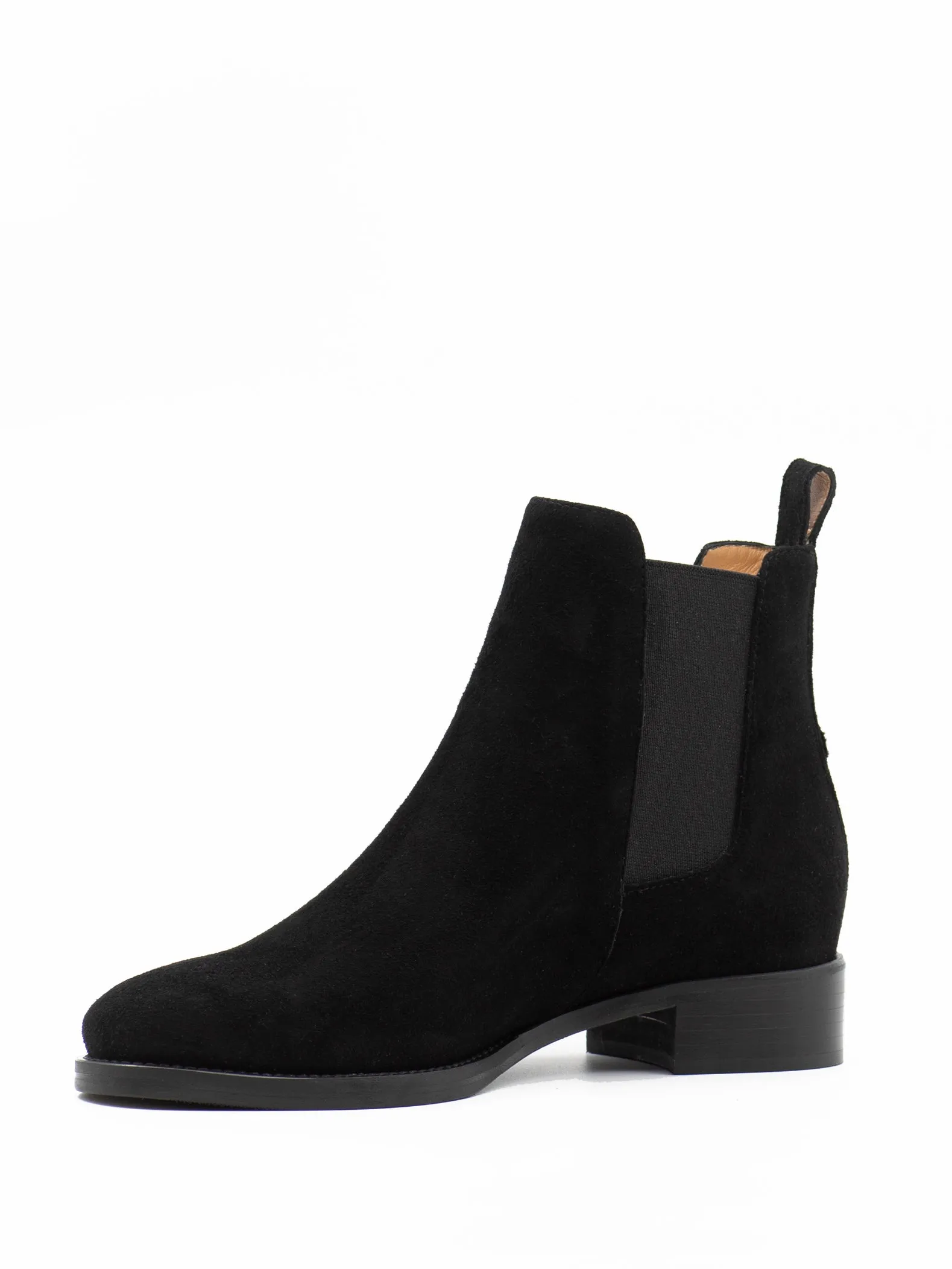Chelsea boots in black suede