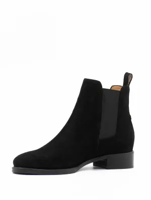 Chelsea boots in black suede