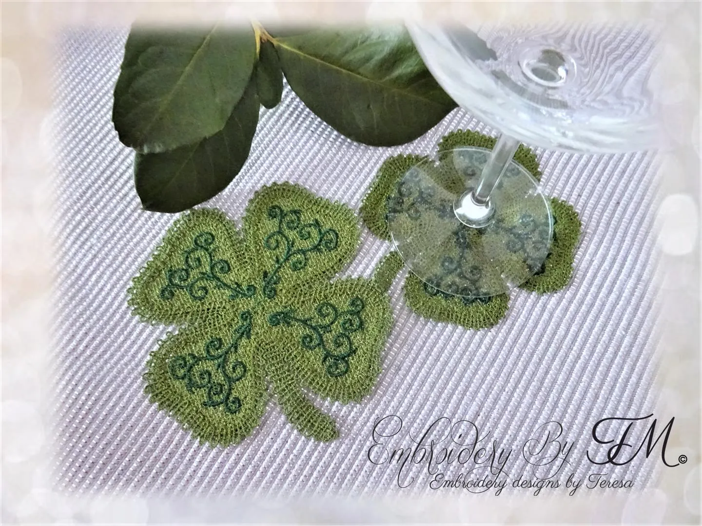 Cloverleaf coaster / two sizes / 4x4 hoop and 5x7 hoop