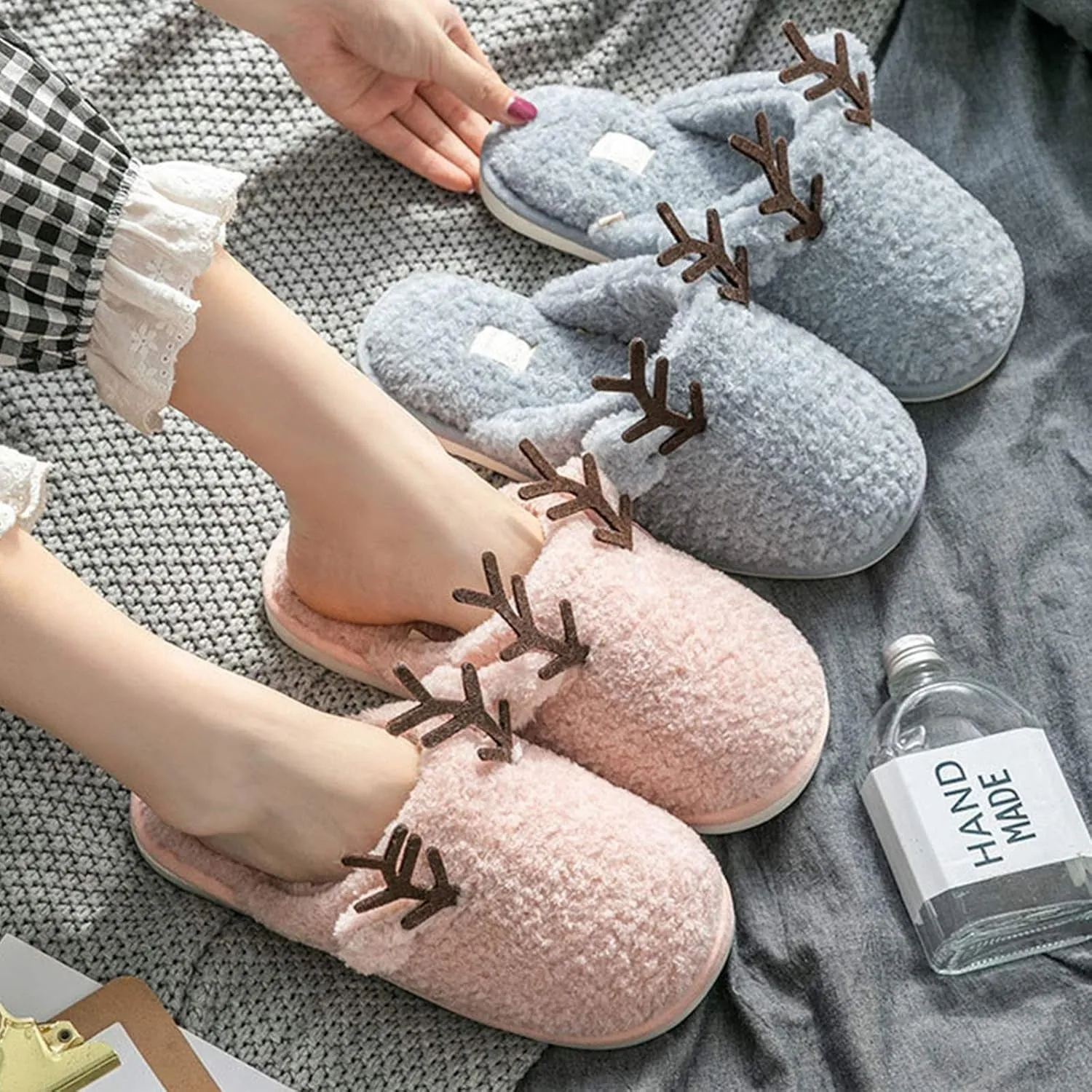 Women'S Cozy Fuzzy Fleece Slippers Memory Foam House Shoes Slide on Reindeer anti Slip Bedroom Slippers Indoor Outdoor