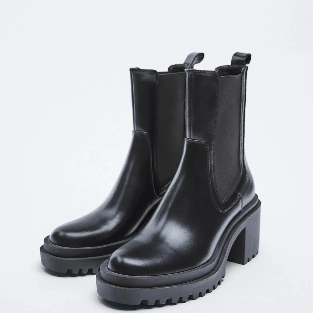 Zeinap Black Chunky Chelsea Boots